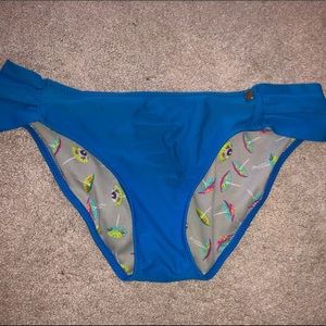 raisins bikini bottoms size M